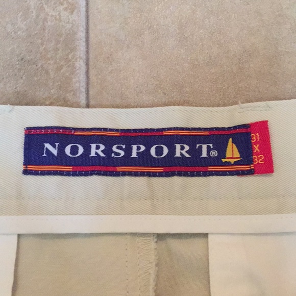 Men’s khaki pants, like new, 31 waist, 32 length. - Picture 3 of 4